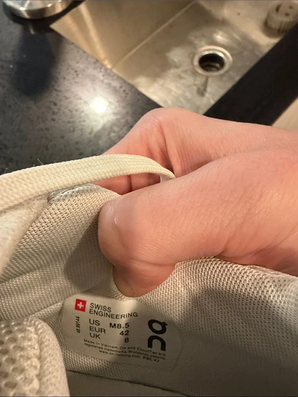 On Running Men's Cloud Roger in Off-White and Cream